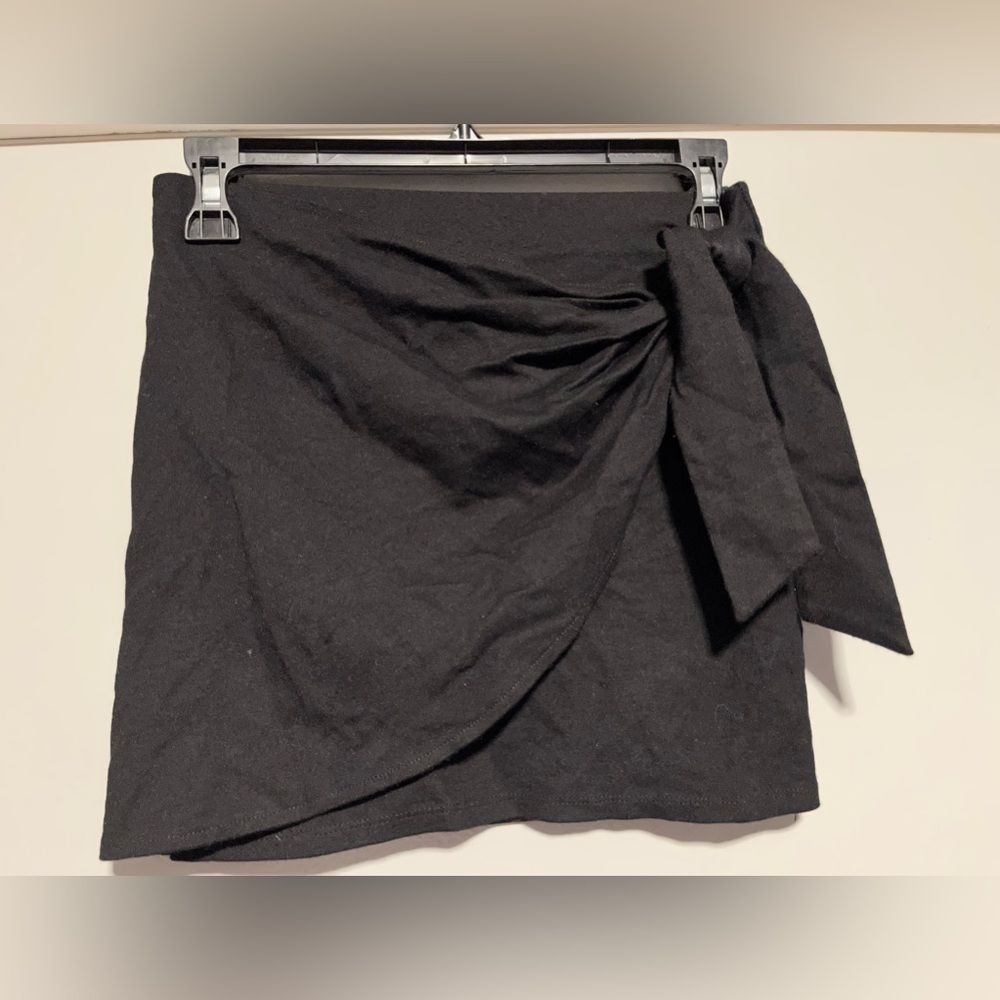 forever21 black mini skirt